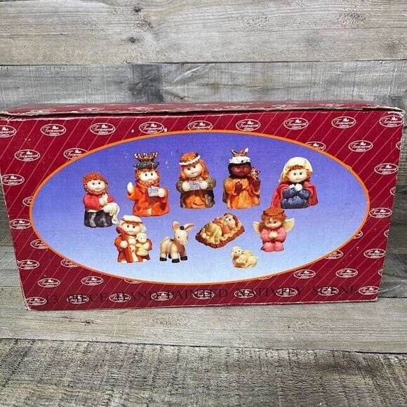 Nativity Scene Set Lot of 13 Treasured Times Hand Painted - Picture 8 of 16